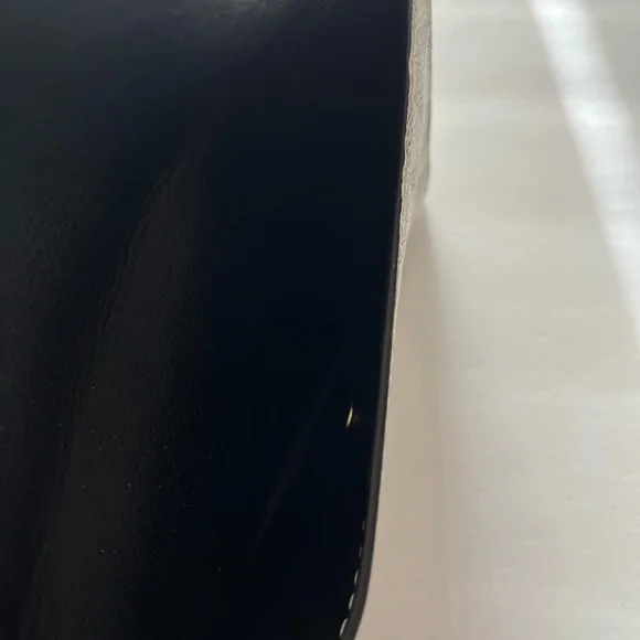 Fashion envelope wristlet - Picture 4 of 8